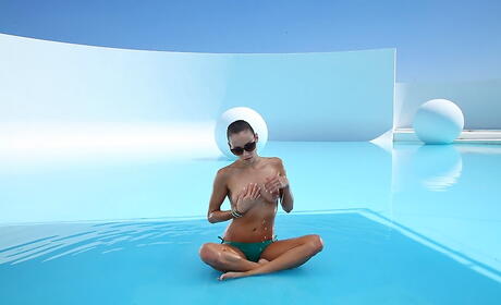 Facinating american hottie Celeste Star showing big hooters and butt at pool